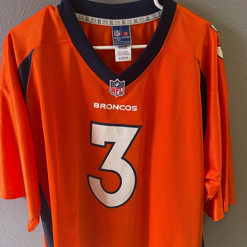 Bronco’s XL men’s Locke (3) Jersey